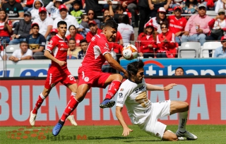 &quot;Garra&quot; Puma se impone al Diablo en el fútbol