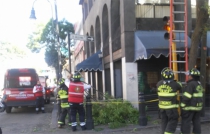 Cae marquesina sobre una mujer en el centro de Toluca