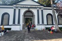 Raymundo Martínez Carbajal busca garantizar la integridad de quienes acuden a honrar y recordar a sus difuntos.