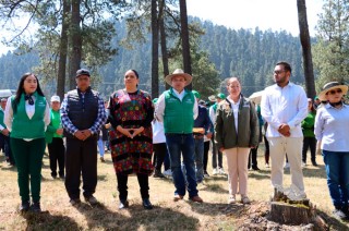 El presidente municipal Manuel Vilchis Viveros y autoridades estatales promueven el compromiso ambiental en el Parque Ecoturístico “La Ciénega”.