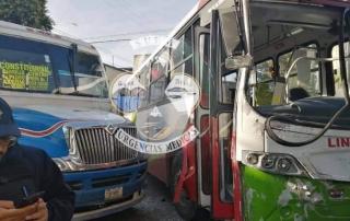 El accidente se registró entre las calles de Rafael M. Hidalgo y Matamoros, a un costado de la Prepa 1