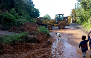 Deslaves en cinco carreteras del #Edomex; en dos restituyen tránsito