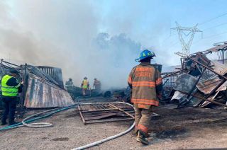 #Video: Quema de desechos industriales moviliza a bomberos de #Ecatepec