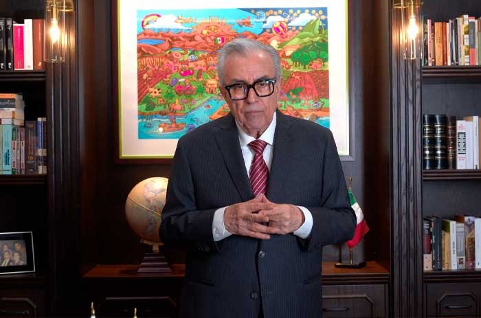 El gobernador retomó este viernes sus funciones tras separarse temporalmente por señalamientos de EU.