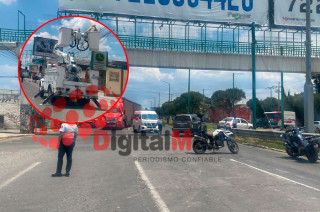 La vialidad está cerrada desde Manuel Buendía; CFE y empresas privadas realizan reparaciones.