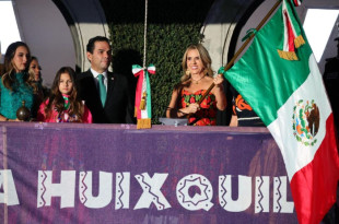 La alcaldesa Romina Contreras en el Grito patrio