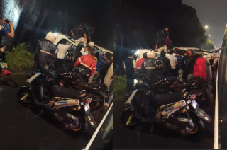 Servicios de emergencia realizan maniobras de rescate y retiro de la unidad