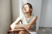 El soft life surge como una respuesta al estrés, la autoexigencia y la cultura del agotamiento, y propone priorizar el bienestar emocional por encima de la productividad constante.