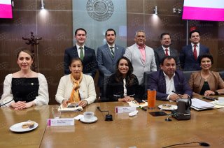 Diputados del Congreso del Estado de México analizan la nueva Ley de la UAEMéx, que contempla cambios en la elección de autoridades universitarias y la eliminación progresiva de cuotas.