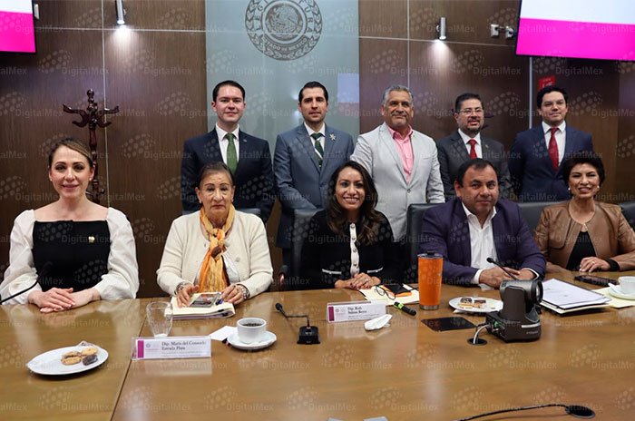 Diputados del Congreso del Estado de México analizan la nueva Ley de la UAEMéx, que contempla cambios en la elección de autoridades universitarias y la eliminación progresiva de cuotas.