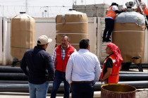 Personal de SAPASAC realiza labores de instalación del sistema de filtración en el pozo El Laurel