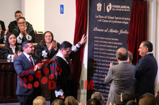 Al evento asistieron representantes de los tres poderes del Estado de México, quienes destacaron que el legado de los galardonados.