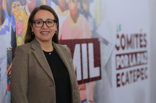 La alcaldesa Azucena Cisneros Coss durante la presentación de los Comités por la Paz en Ecatepec, estrategia que integra participación vecinal y tecnología para reforzar la seguridad.