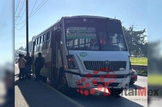 El autobús quedó detenido frente a la escuela UNITEC, en dirección a las Torres del Bicentenario.