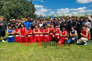 El gimnasio &quot;Tolucos&quot; brilló con 14 medallas de oro y 15 de plata, destacando pugilistas como Carlos Gamboa y Alfredo Castillo.