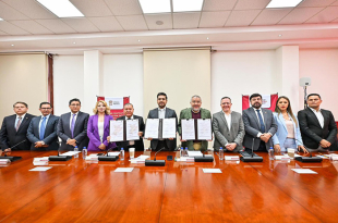 Autoridades estatales, federales y municipales formalizaron la donación de cuatro centros de salud en Nezahualcóyotl.