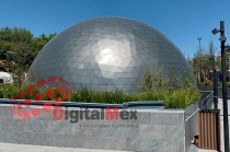 La explanada del planetario ha sido ocupada por diversos comerciantes informales.