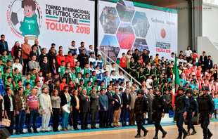 Inició el torneo internacional de futbol en Toluca