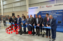 Autoridades y directivos durante la inauguración de la planta de Tramontina en Lerma