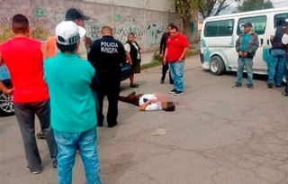 Lo balean desde auto en marcha, en Ecatepec