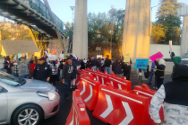 Los inconformes, provenientes de la alcaldía Xochimilco, exigen el suministro de agua potable, pues mencionan llevan un mes sin este servicio.