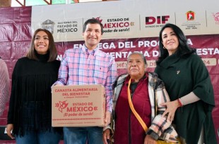 El Presidente Municipal de Toluca, Juan Maccise, acompañó a la Presidenta Honoraria del DIF Municipal, Paulina Arriaga, y a la Directora General del DIF Estado de México, Karina Labastida, durante la entrega de los apoyos en el Parque Luis Donaldo Colosio.