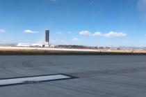 De acuerdo con el director general, los taxis por aplicación solo podrán entrar al aeropuerto para dejar a los pasajeros, pero no recogerlos.