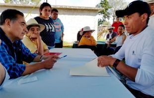 Alcalde de Almoloya de Juárez, escucha y atiende peticiones en Ocoyotepec