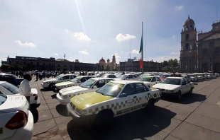 Cierran taxistas centro de #Toluca por peticiones