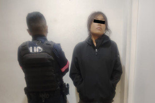 Arleth “N”, junto con el objeto asegurado, fue presentada ante el Centro de Justicia con sede en Metepec.