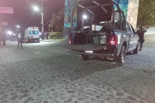 La zona ya está acordonada y se espera la llegada de peritos de la Fiscalía General de Justicia del Estado de México (FGJEM) para iniciar las investigaciones correspondientes.