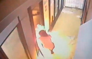 #Video: Vándalo queda envuelto en llamas al provocar incendio en la FES Acatlán