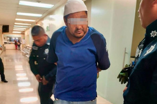 El sospechoso, empleado de intendencia, fue asegurado por policías municipales y trasladado al Centro de Justicia para las Mujeres.