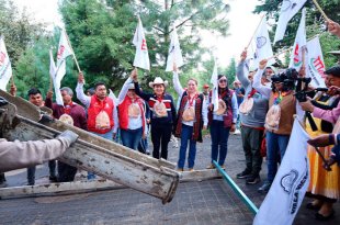Mario Santana Carbajal, presidente municipal de Villa Victoria, durante la gira de trabajo por comunidades de la zona norte.