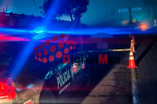 Unidad sin placas se impacta en los carriles laterales; autoridades realizaron diligencias en el lugar