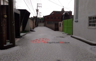 #Video: Granizo cubrió de blanco banquetas y aceras en el Valle de #Toluca