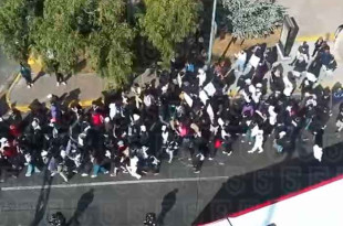 #Video: Movilización estudiantil de la #UAEMéx recorre calles de #Toluca