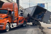 El incidente ocurrió en la intersección de los puentes vehiculares ubicados en Plaza Sendero.