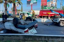 En la autopista México-Puebla, una unidad de transporte público se impactó contra un tráiler con varios pasajeros a bordo.