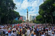 La manifestación también atrajo a trabajadores del Poder Judicial, como Frida Mata, del Décimo Segundo Tribunal en Materia Civil, quien enfatizó que la protesta va más allá de cuestiones salariales. 