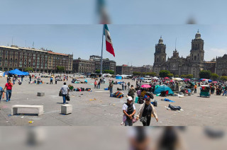 Desde temprana hora, maestras y maestros del magisterio disidente iniciaron el retiro de lonas, casas de campaña y materiales instalados desde el pasado 15 de mayo.