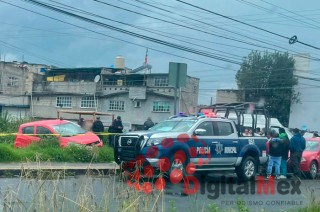 En la zona se encuentran elementos de la Policía Estatal, la Policía Municipal y el Servicio Médico Forense (SEMEFO)