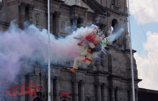 Queman en Toluca maldad, pobreza, desigualdad con los Judas