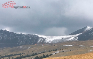 Por granizada, se viste de blanco el Nevado de Toluca