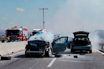 Servicios de emergencia coordinan el retiro de las unidades involucradas, mientras se reportan filas importantes en la caseta Tultepec II.