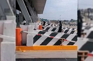 Manifestantes denunciaron el retiro de apoyos a 34 familias y obras inconclusas en la colonia