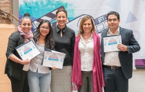 Premian diputados a ganadores del concurso de videos