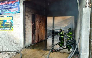 Sofocan bomberos de Toluca incendio en San Pedro Totoltepec