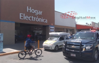 #ÚltimaHora: Movilizan patrullas por falso intento de asalto en Walmart de #Toluca