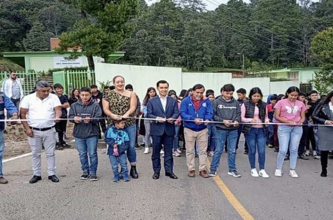 Entrega de obra pública en Temascaltepec